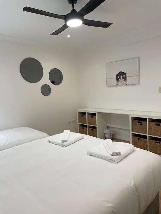Miami'S Family Getaway Sleeps 10, Pool, Patio, Walk To North Burleigh Beach & Shops Gold Coast Ausztrália