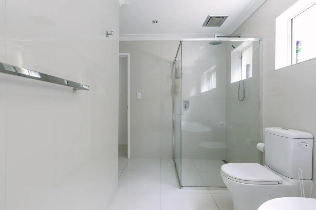Miami'S Family Getaway Sleeps 10, Pool, Patio, Walk To North Burleigh Beach & Shops Gold Coast