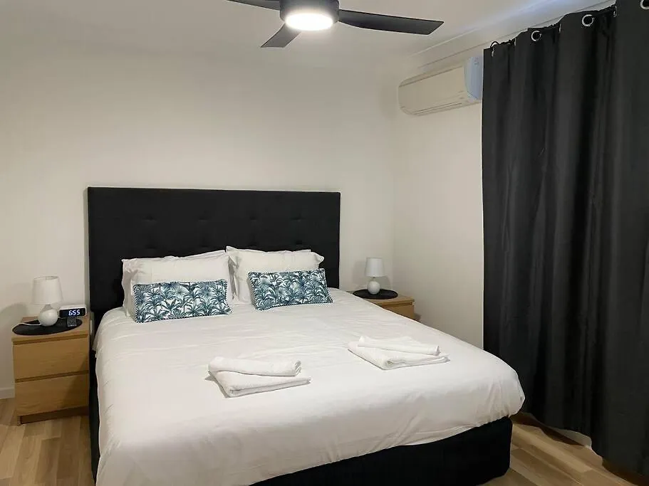 Miami'S Family Getaway Sleeps 10, Pool, Patio, Walk To North Burleigh Beach & Shops Gold Coast 0*,  Ausztrália