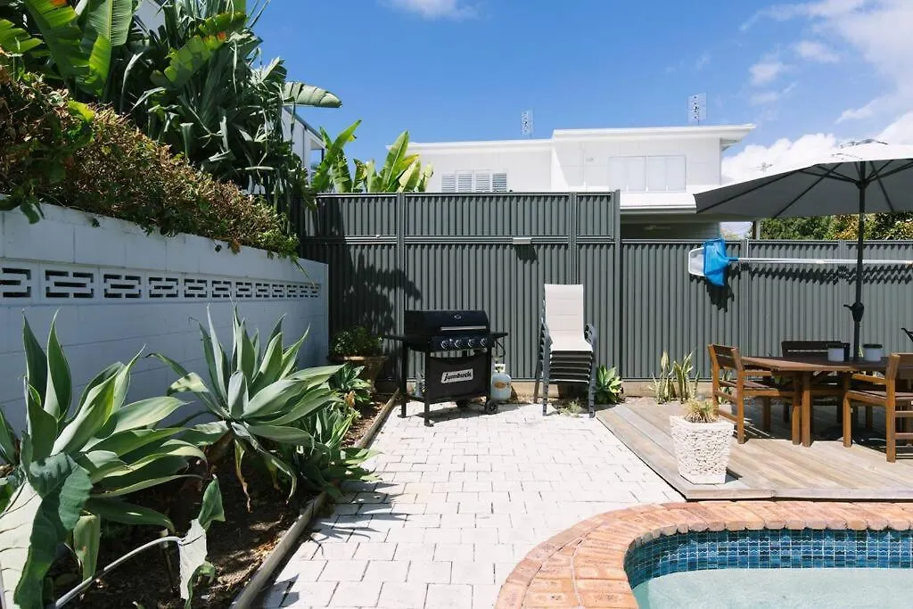 Miami'S Family Getaway Sleeps 10, Pool, Patio, Walk To North Burleigh Beach & Shops Gold Coast Apartman